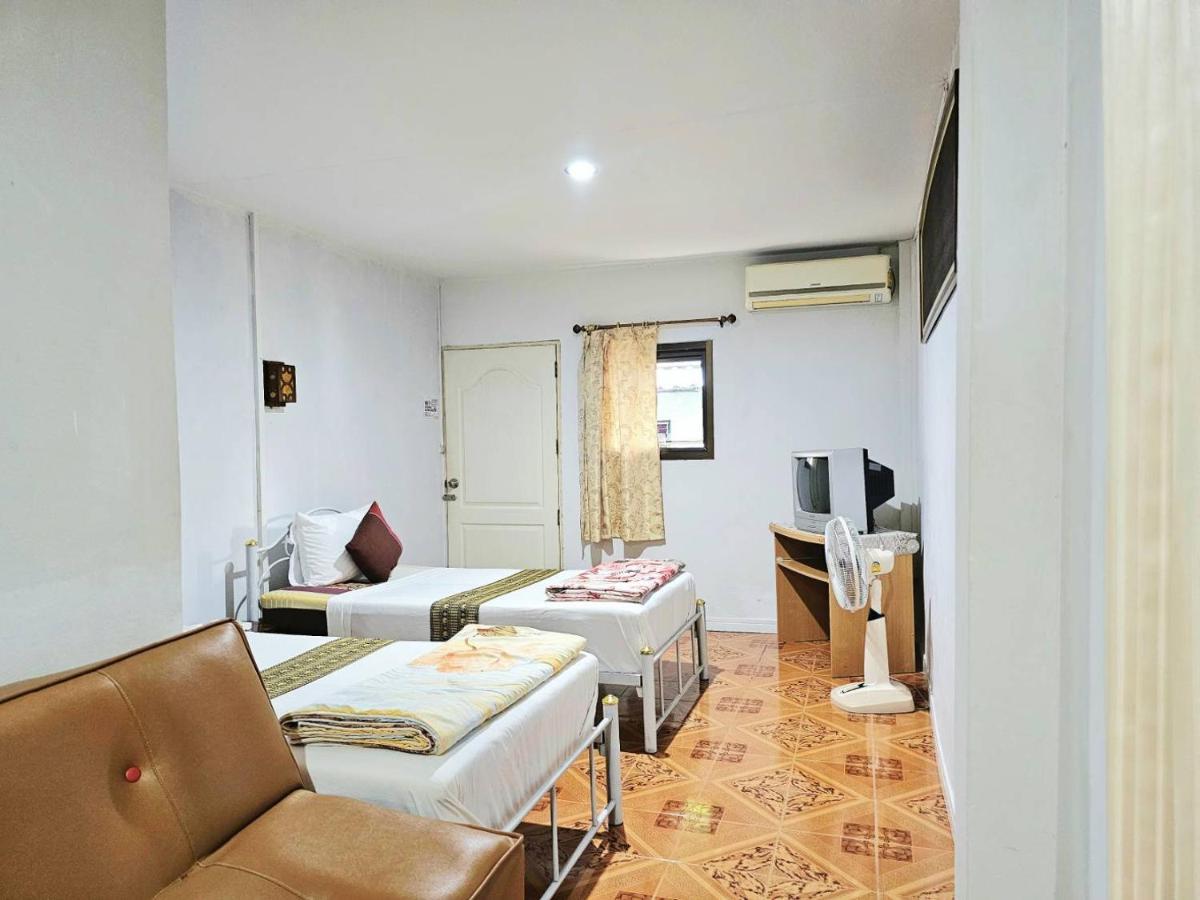 P.California Inter Hostel Nang Rong Exteriér fotografie