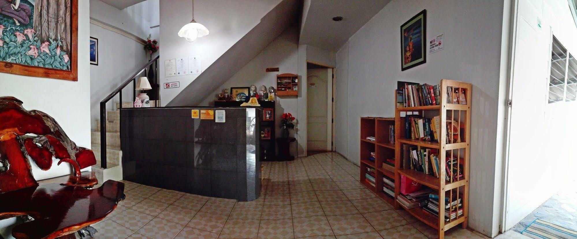 P.California Inter Hostel Nang Rong Exteriér fotografie