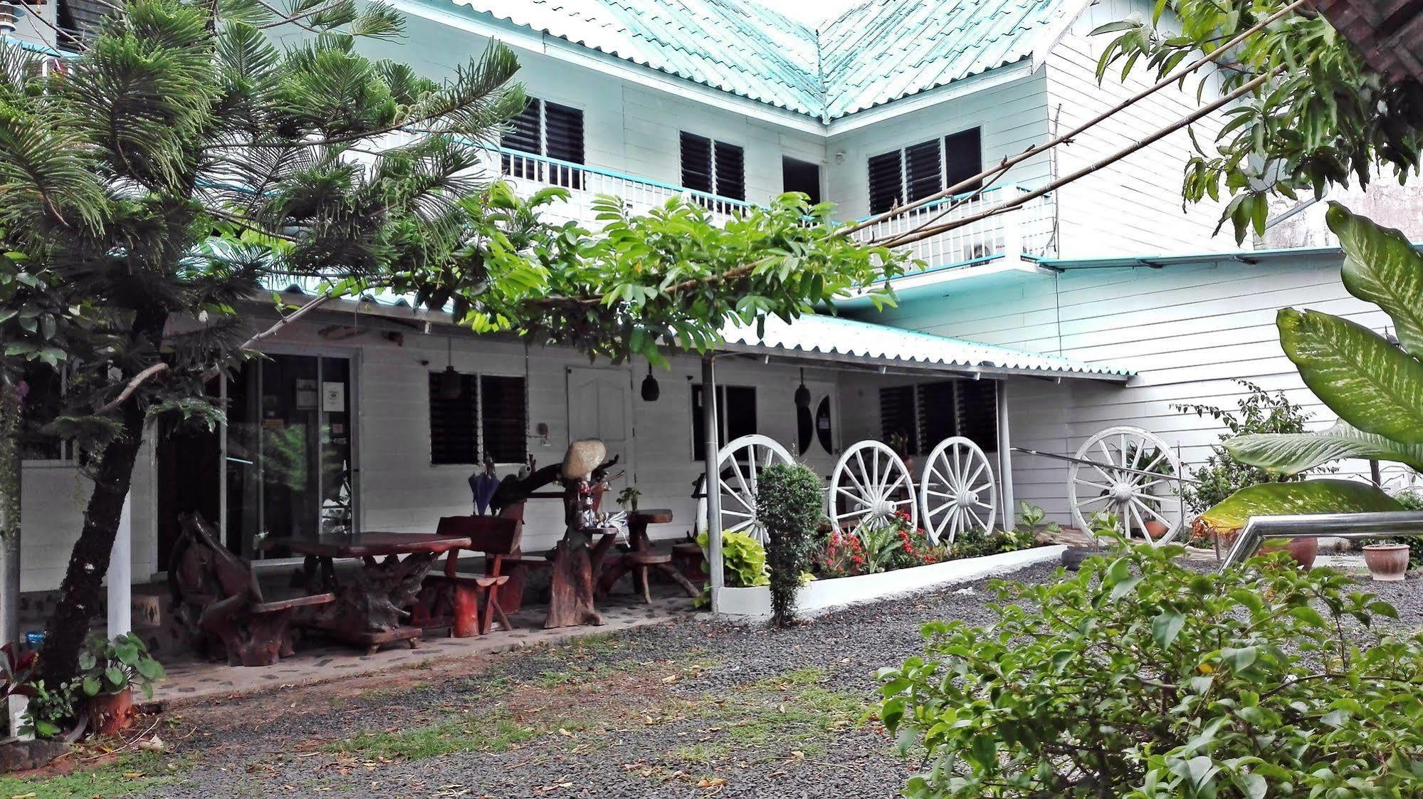 P.California Inter Hostel Nang Rong Exteriér fotografie